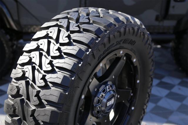 Pneu 285/65R18 Nexen 2856518 LT Roadian Mtx Rm7