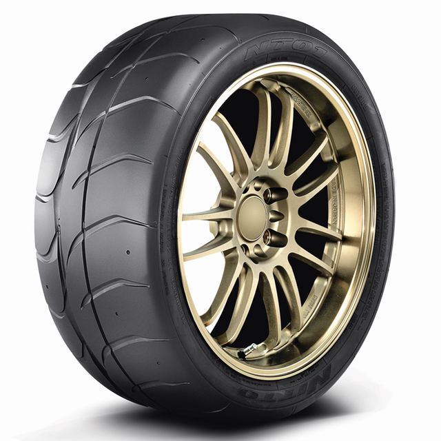 Pneu 225/45R17 Nitto NT01